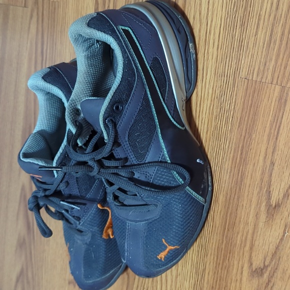 Shoes - Picture 2 of 4